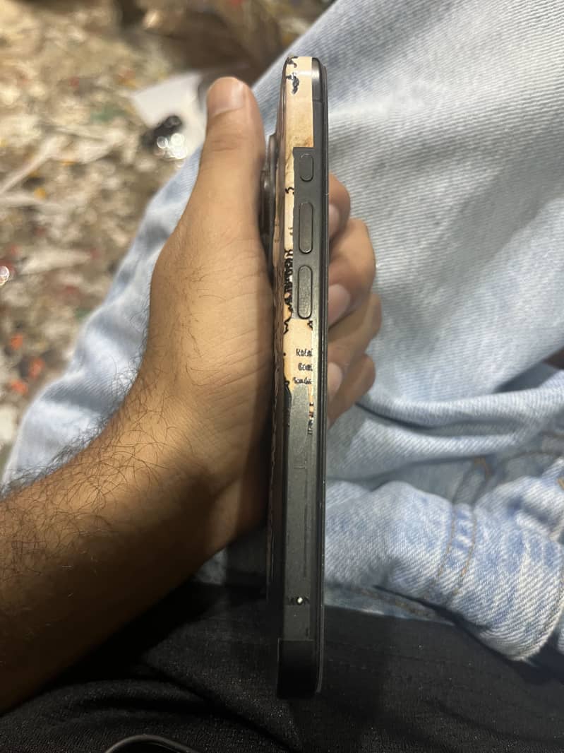 Apple iPhone 15 Pro 2