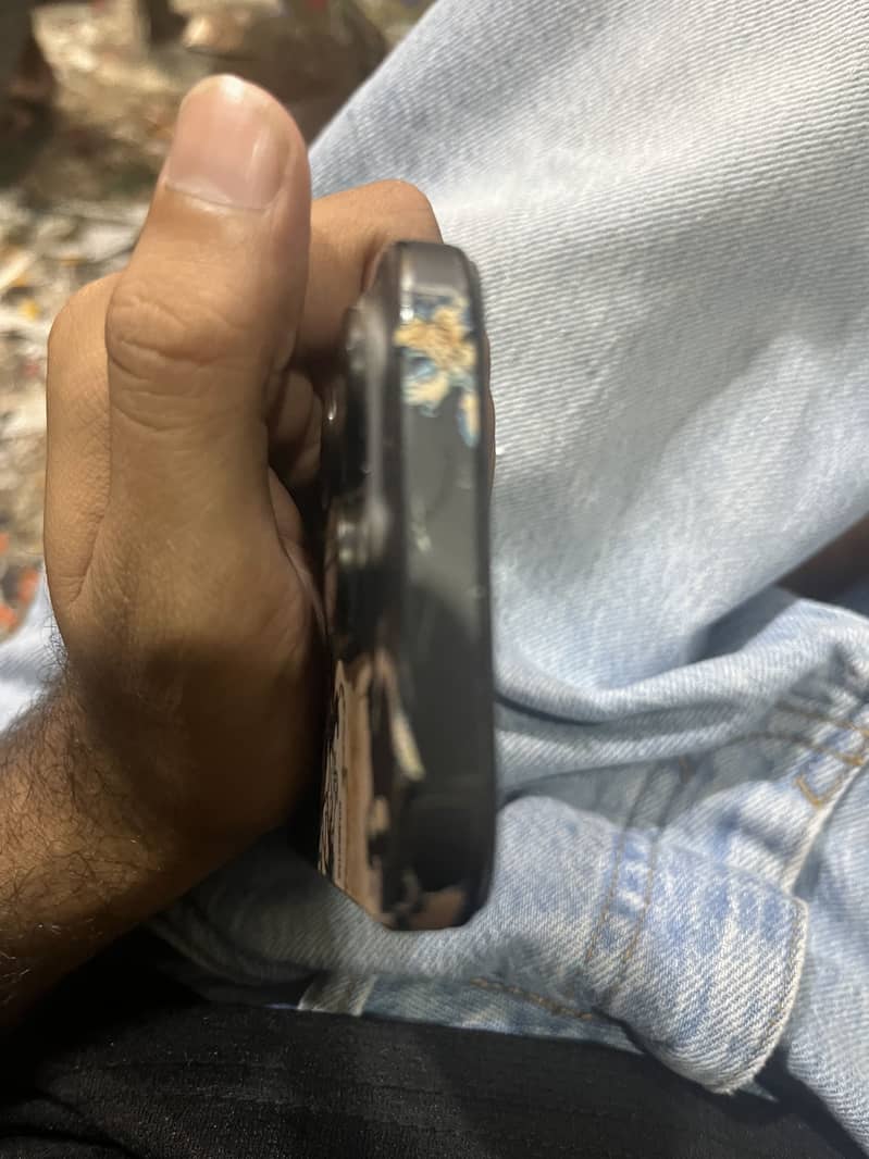 Apple iPhone 15 Pro 4