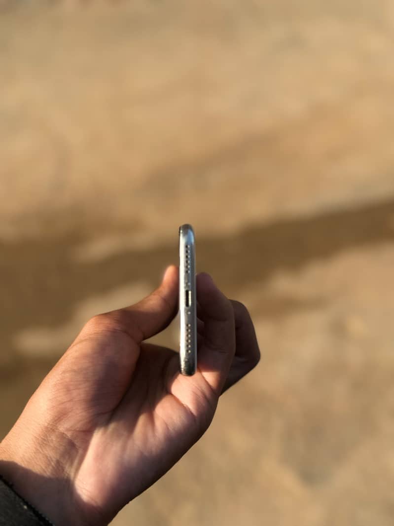 Apple iPhone X 3