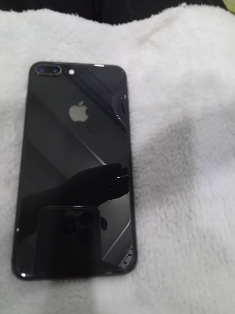 Apple iPhone 8 Plus 0