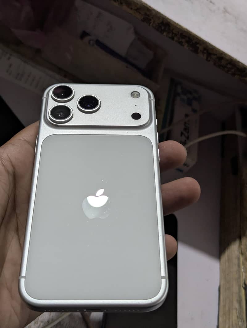 Apple iPhone 17 Pro Max 0