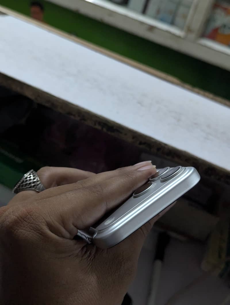 Apple iPhone 17 Pro Max 4