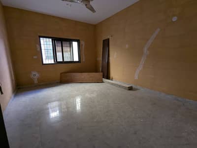 Sale flat Empire center 3bed. d. d 4th floor Lift johar mor