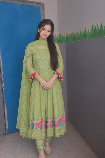 One time used maxis parrot green and purple colour