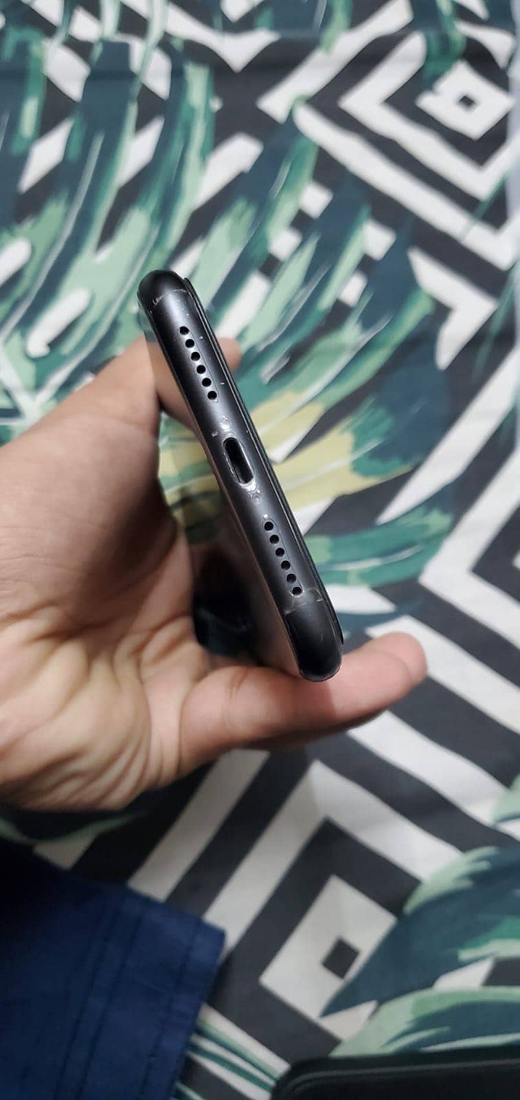 Apple iPhone 11 4
