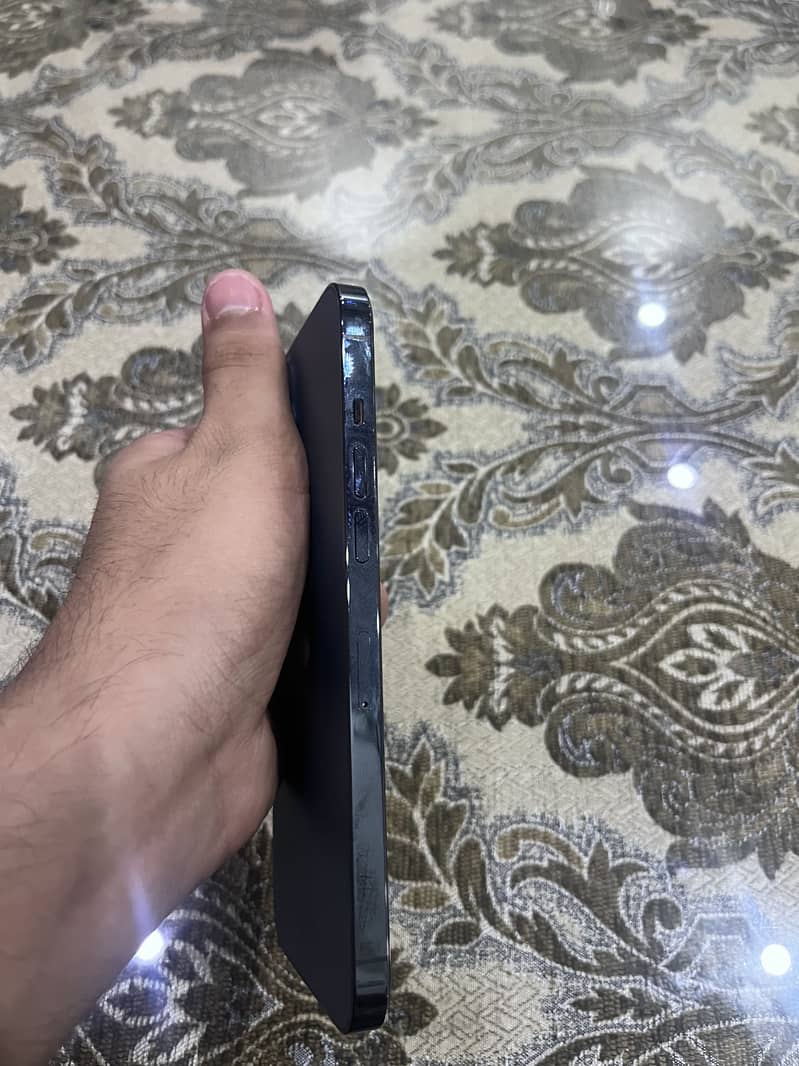 Apple iPhone 12 Pro Max 4