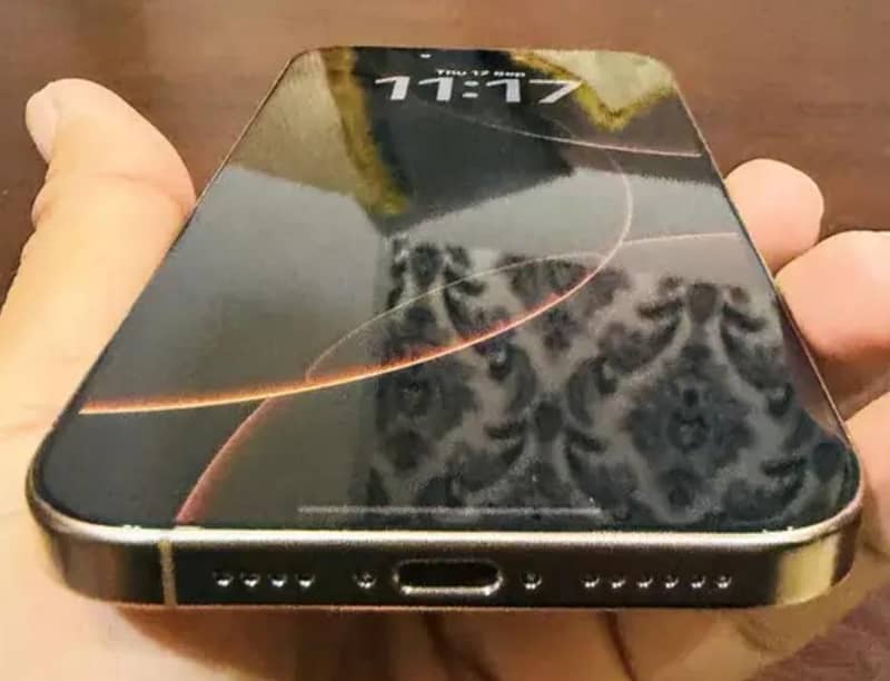 Apple iPhone 16 Pro Max 1