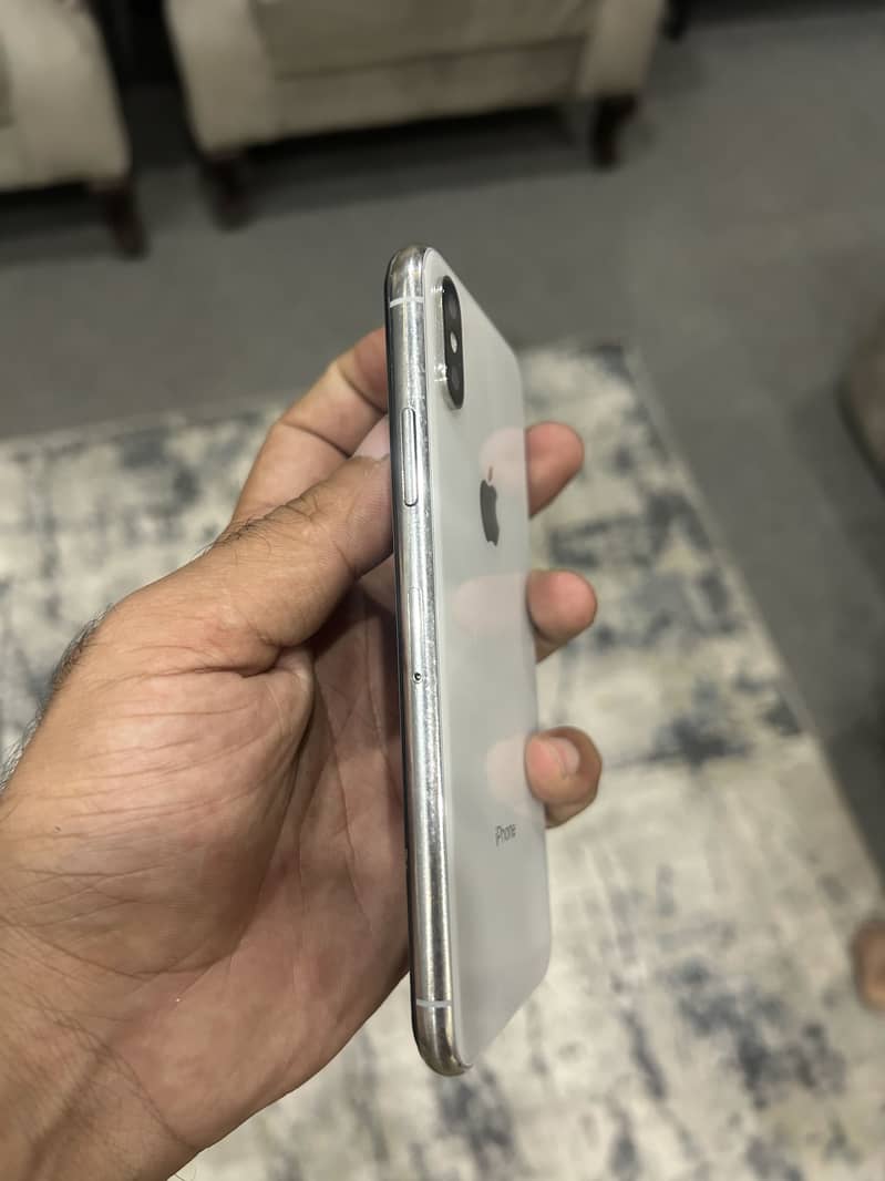 Apple iPhone X 4