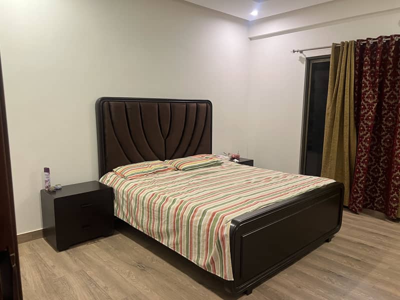 King size bed 1