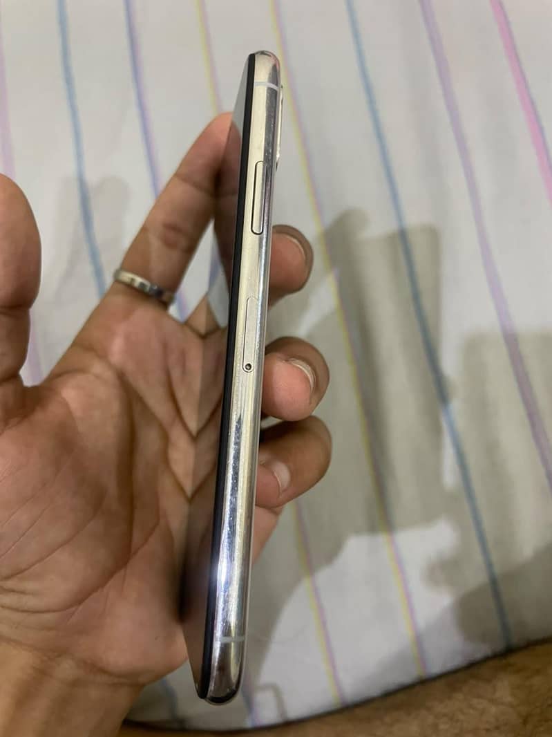 Apple iPhone X 3