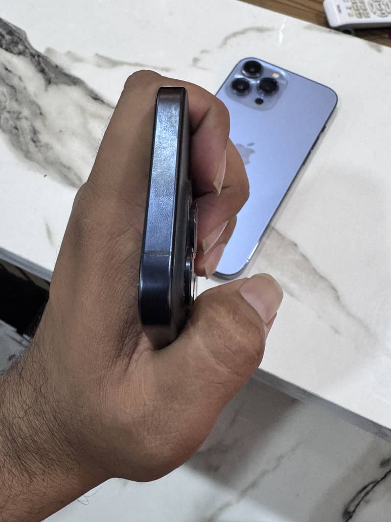 Apple iPhone 15 Pro 2