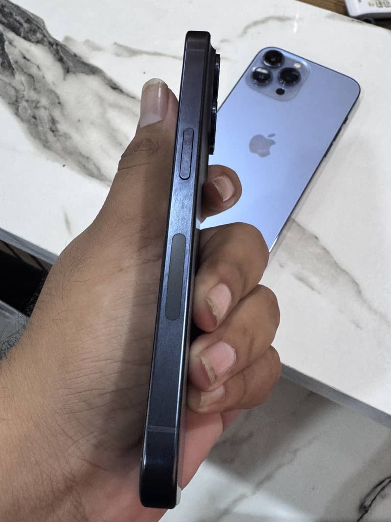 Apple iPhone 15 Pro 4