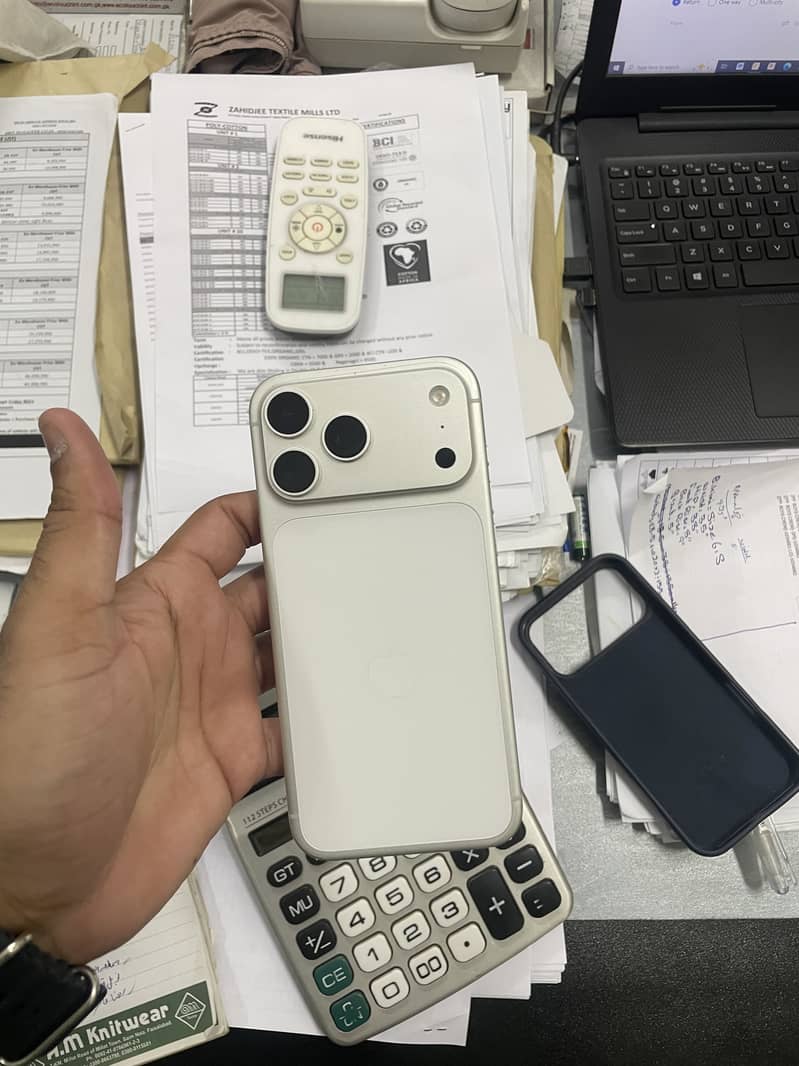 Apple iPhone 17 Pro Max 1