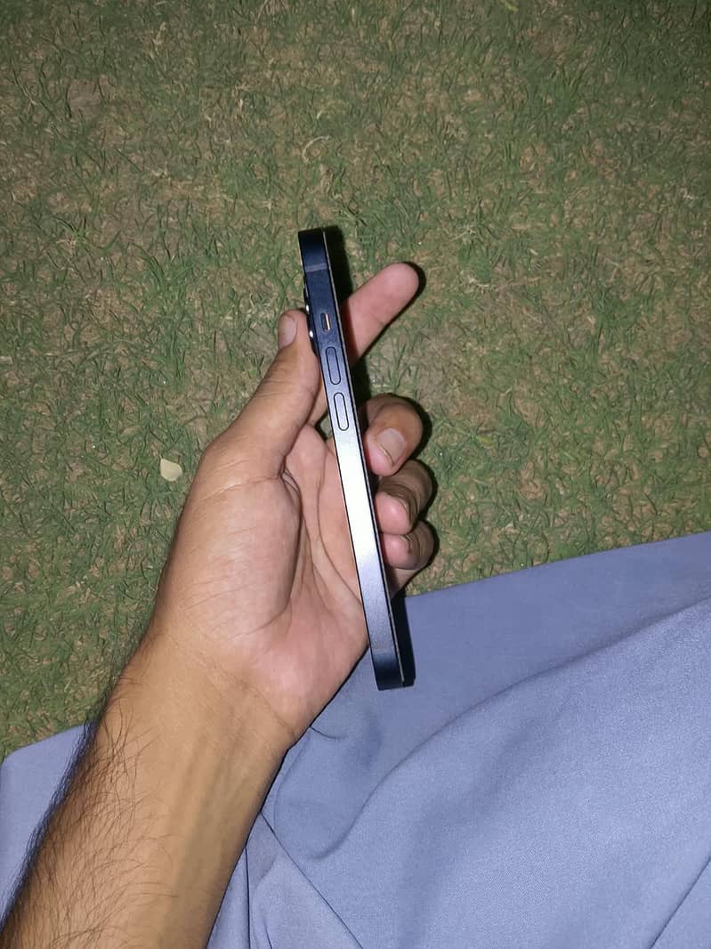 Apple iPhone 14 3