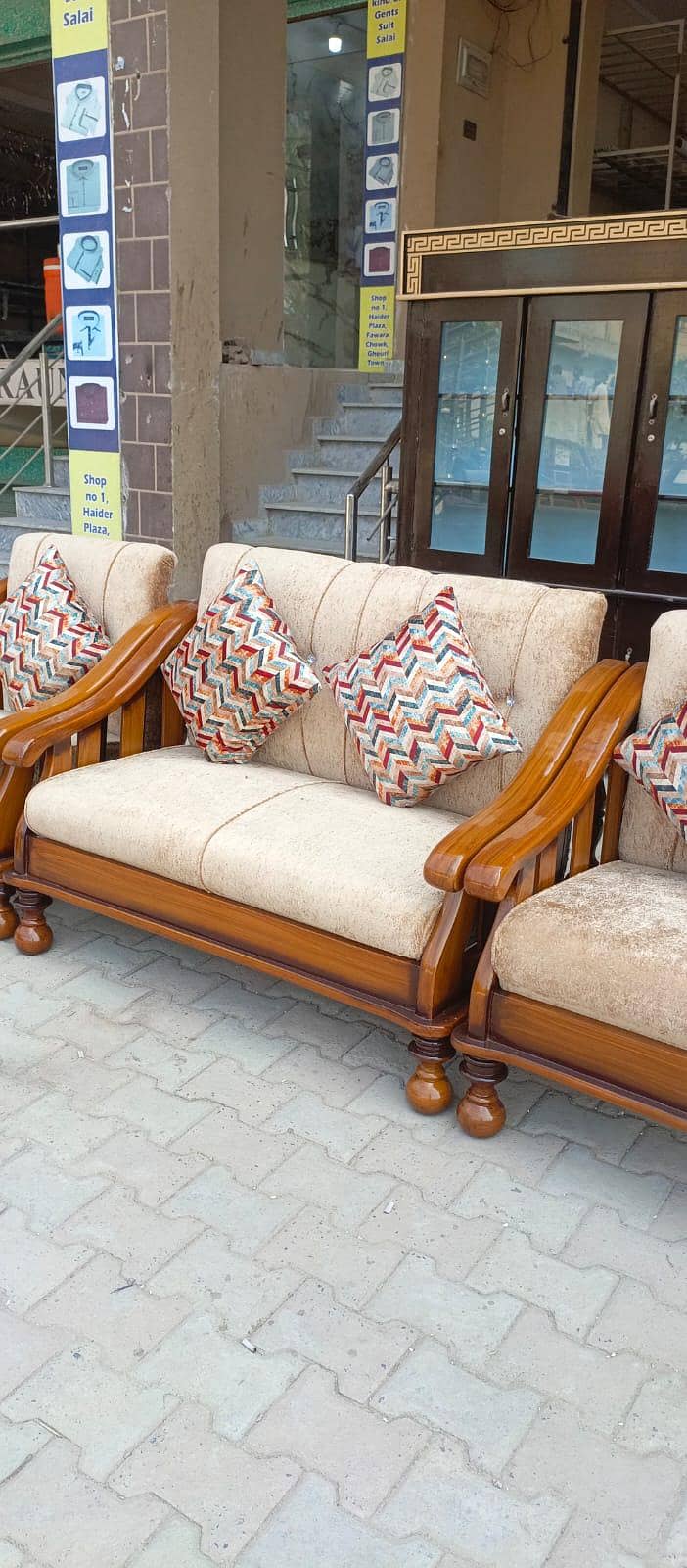 Four Seater sofa set 4