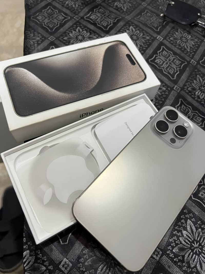 Apple iPhone 15 Pro Max 0
