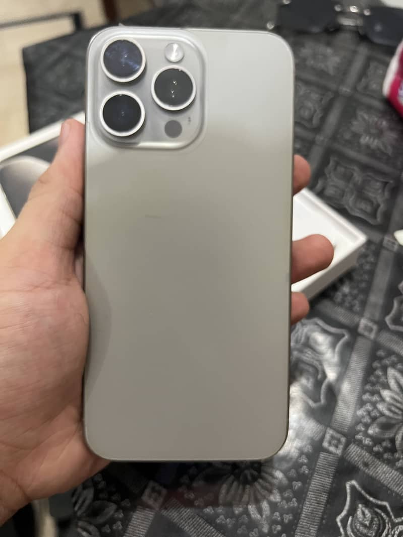 Apple iPhone 15 Pro Max 2