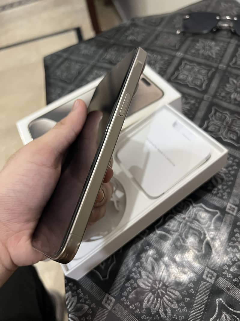 Apple iPhone 15 Pro Max 4