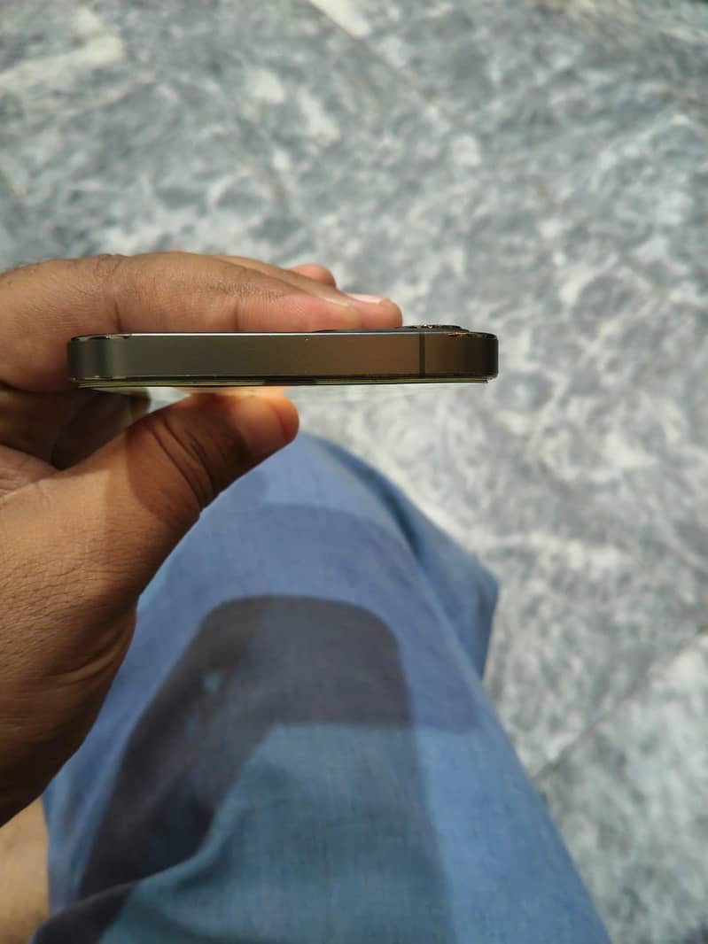 Apple iPhone 12 Pro 1