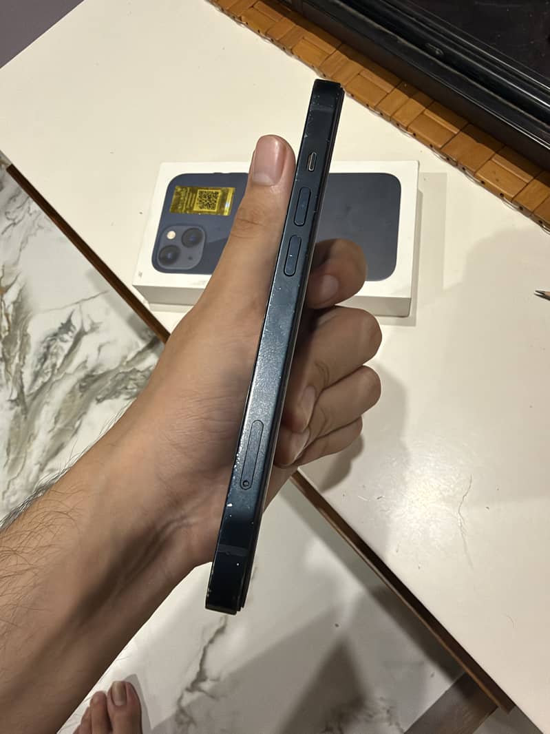 Apple iPhone 13 2