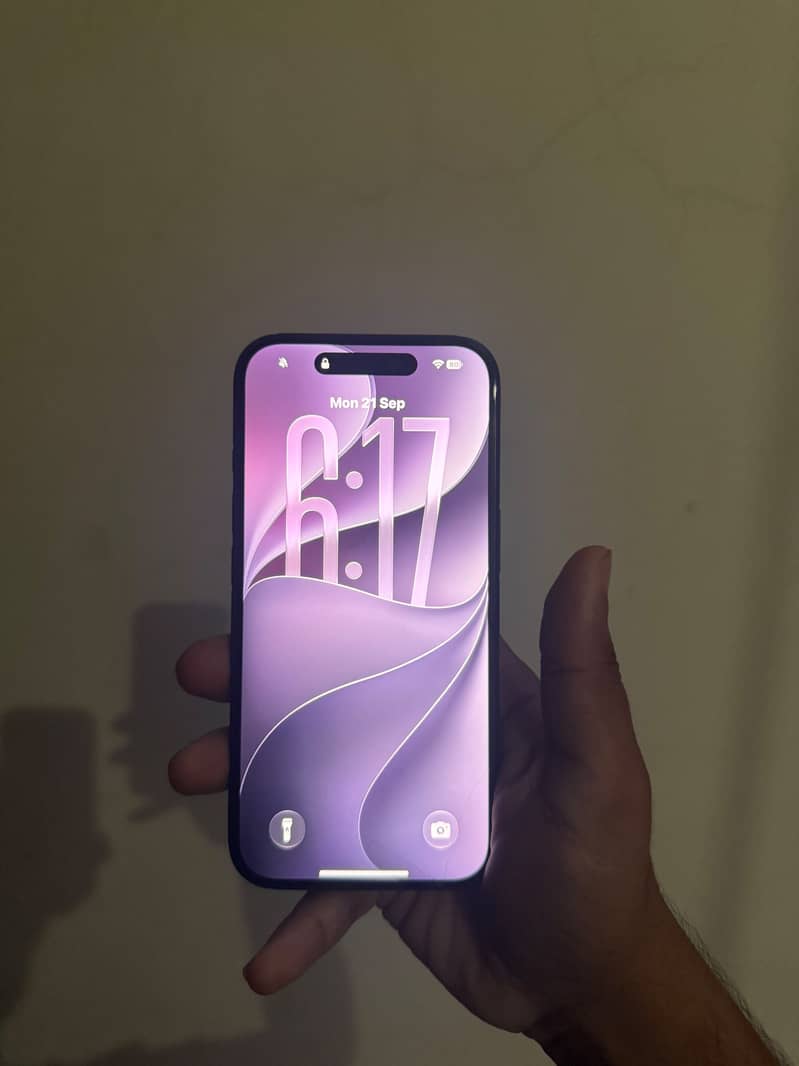 iPhone 16 8
