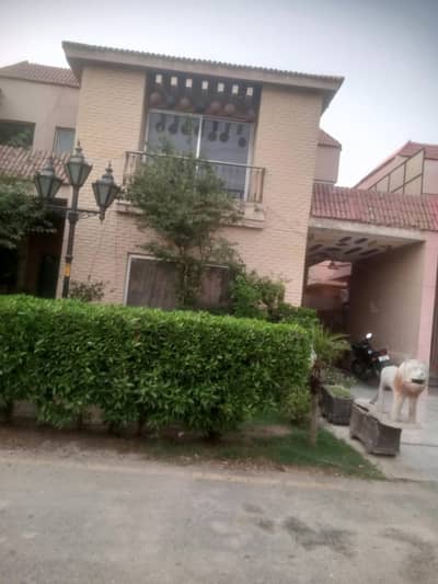 bhria Twon Lahore  safari blocks urgent sell30/50size 5Marla sy zida