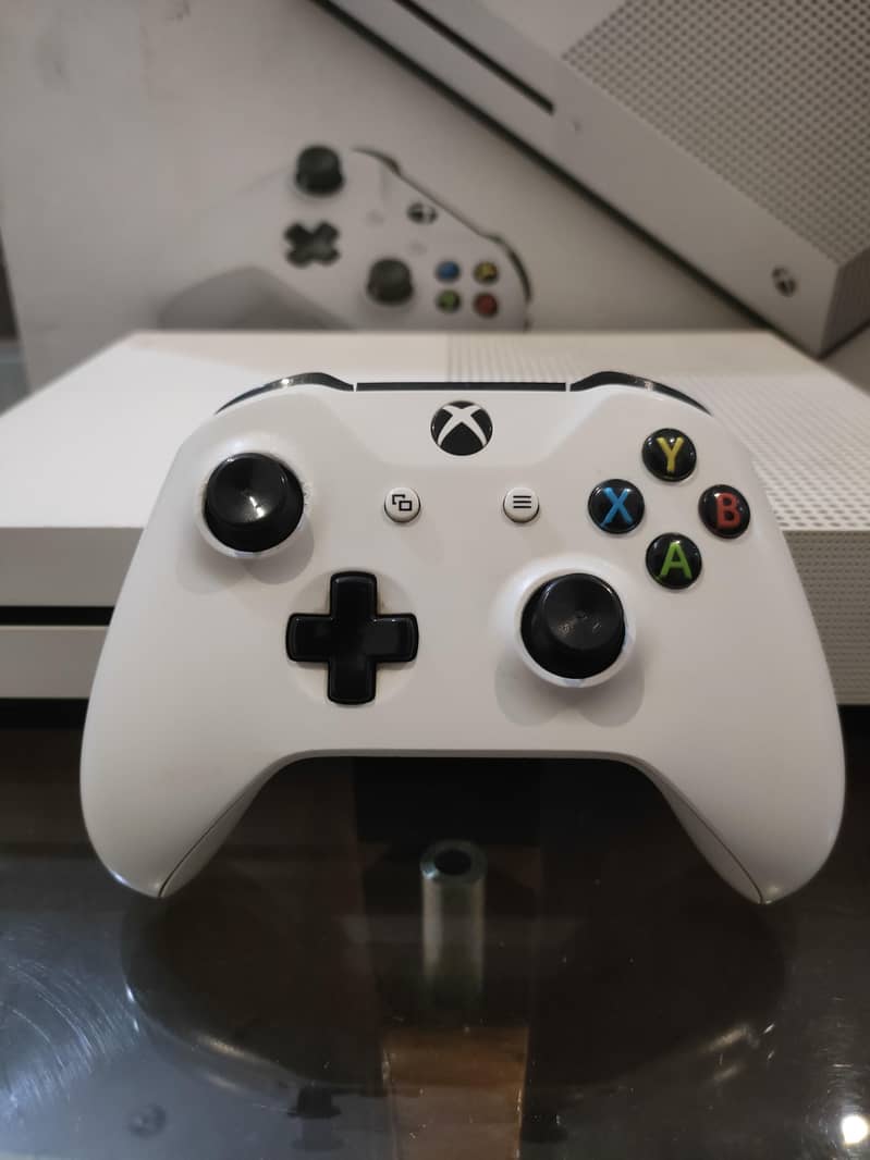 Xbox one s complete box 1