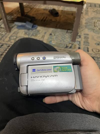 Sony cybershot vario tessar carl model very good condition