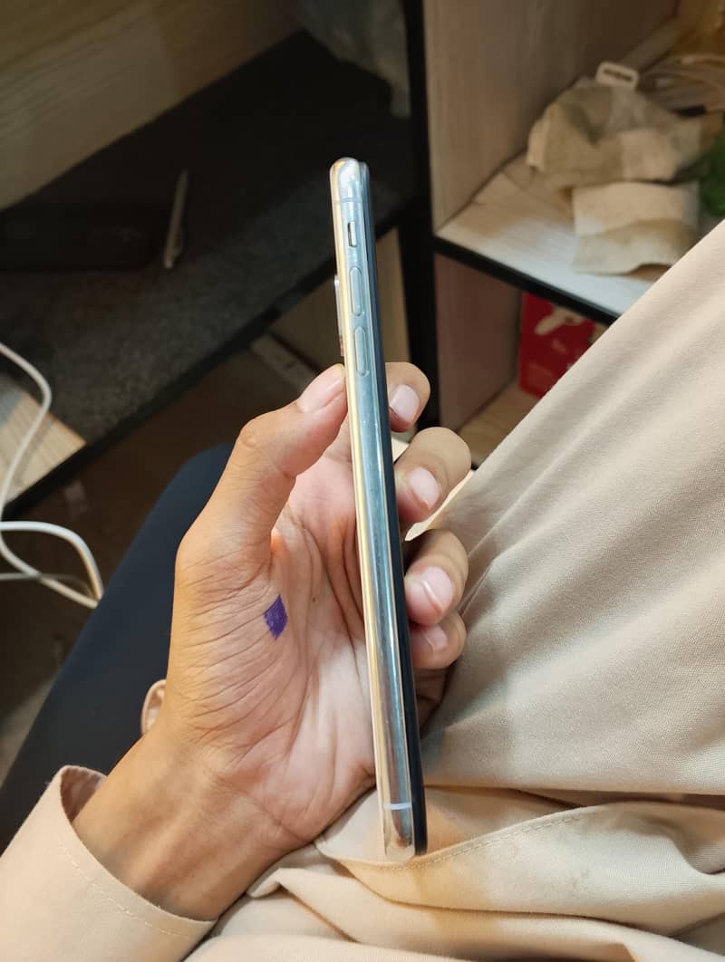 Apple iPhone XS Max 2