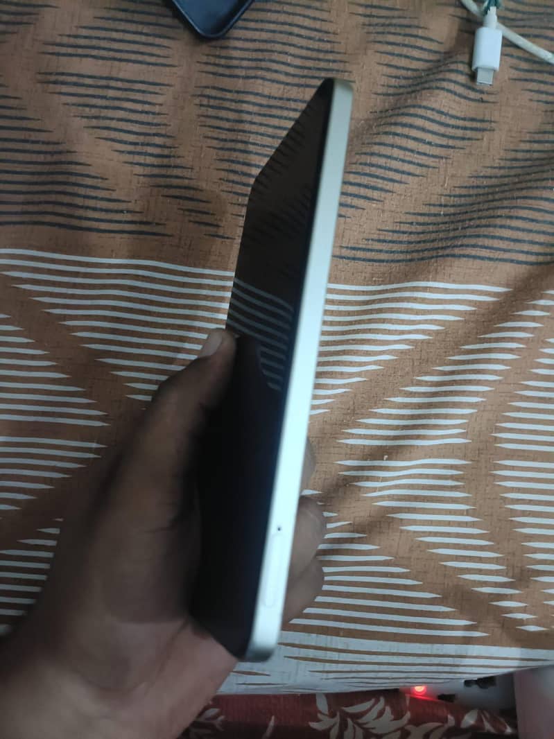 Realme C75 1