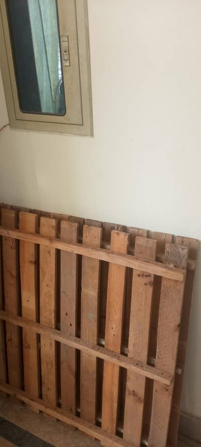 Simple wooden Single bed for sale