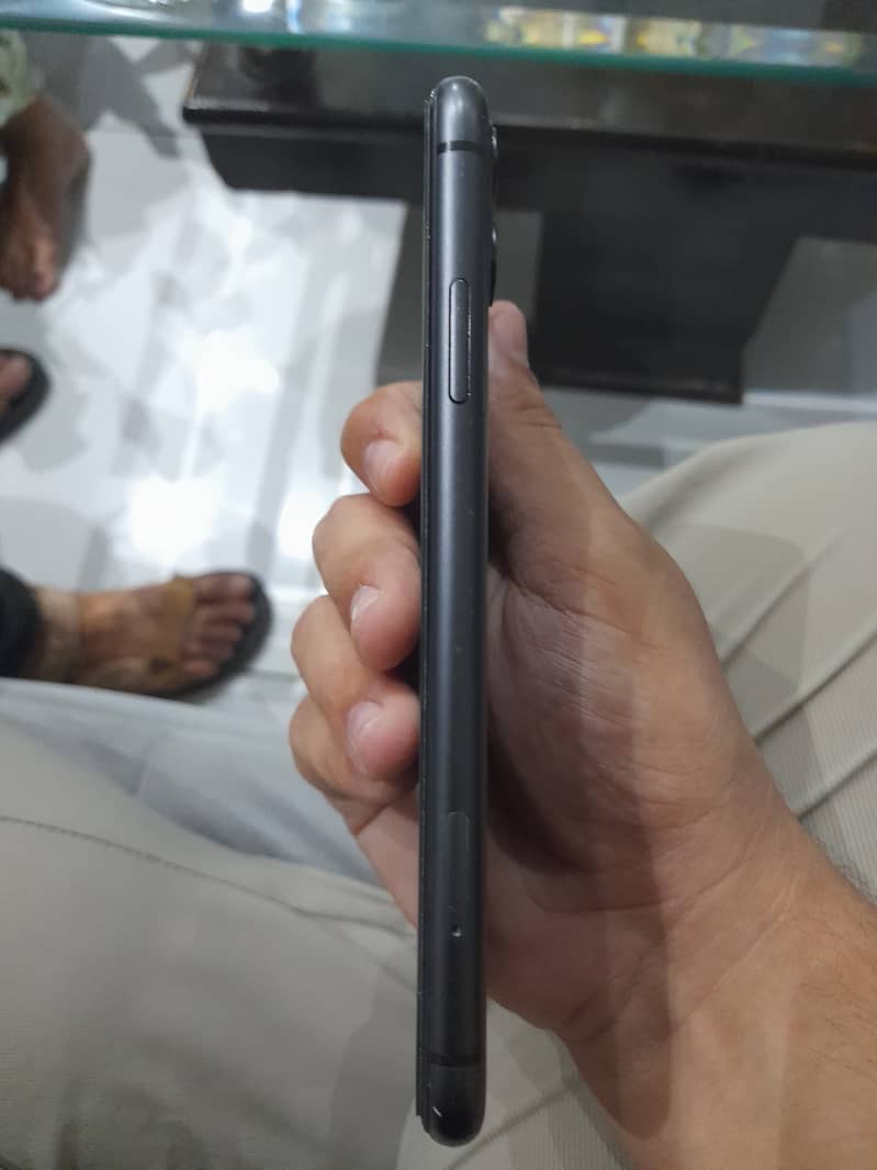 Apple iPhone 11 3