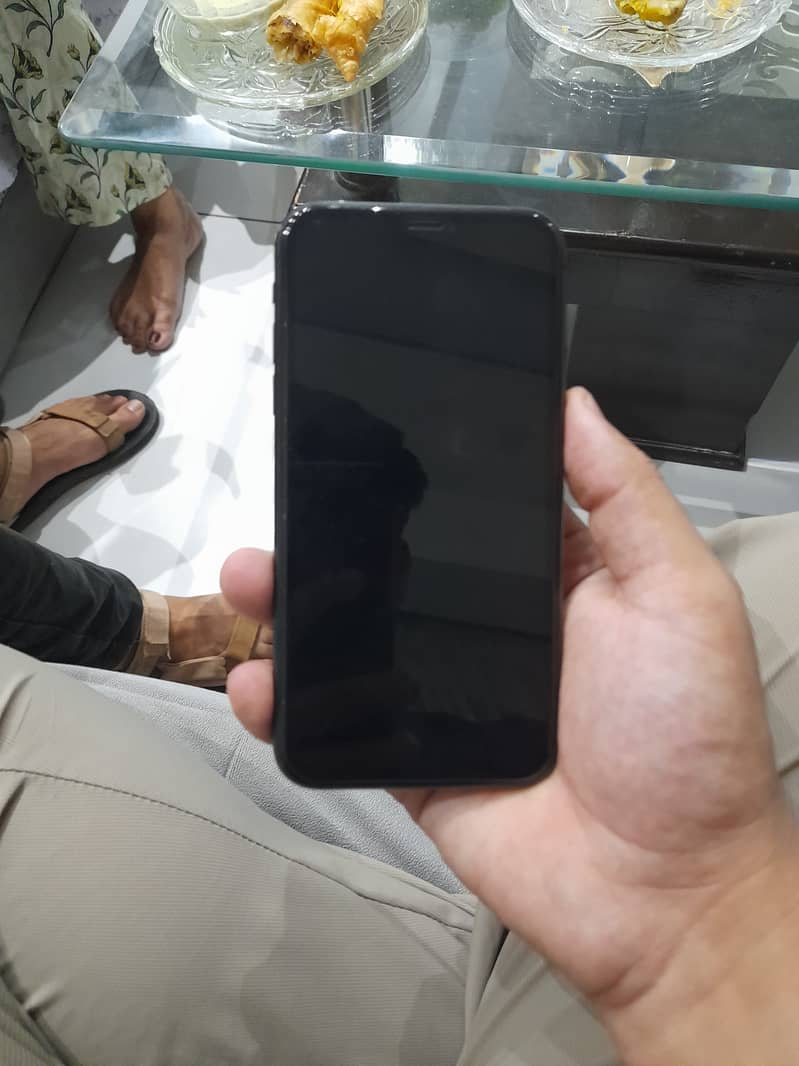 Apple iPhone 11 4