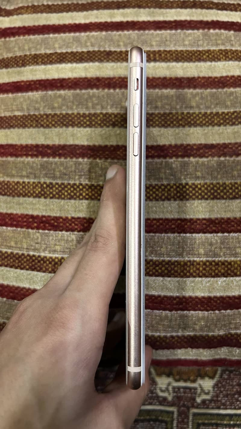 Apple iPhone 8 Plus 4
