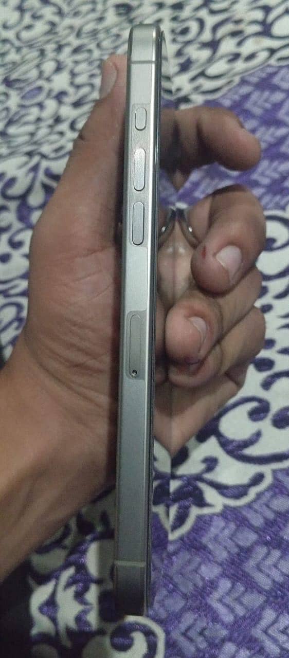 Apple iPhone 15 Pro Max 2