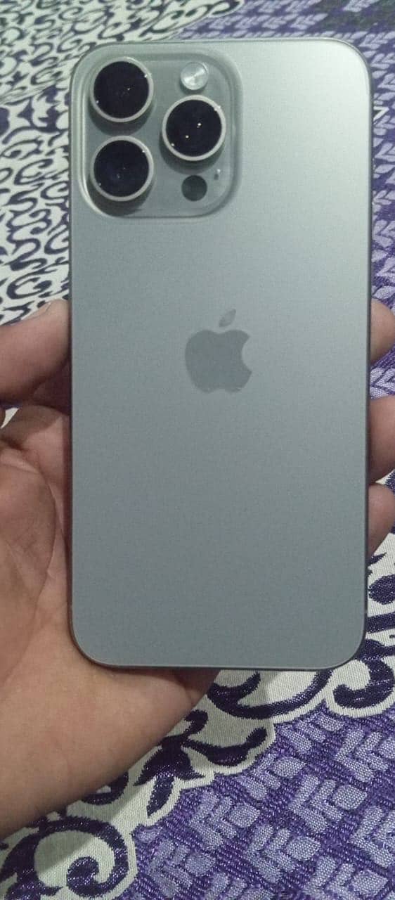 Apple iPhone 15 Pro Max 3