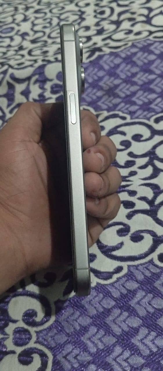 Apple iPhone 15 Pro Max 4