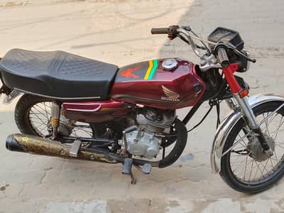 2009 model he har chiz new dalwie h abi 2 din howa h Sara kam karwia