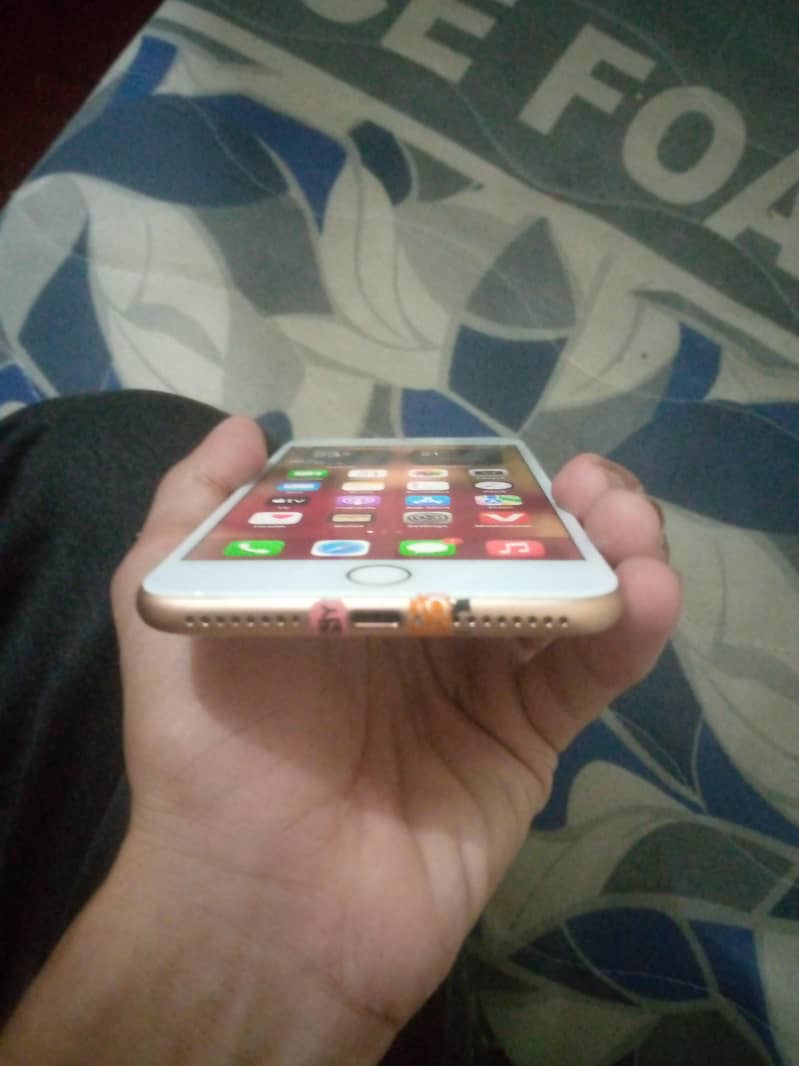 Apple iPhone 8 Plus 1