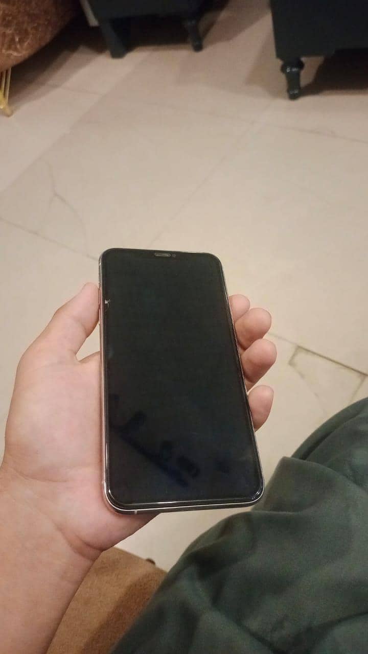 Apple iPhone 11 Pro Max 2