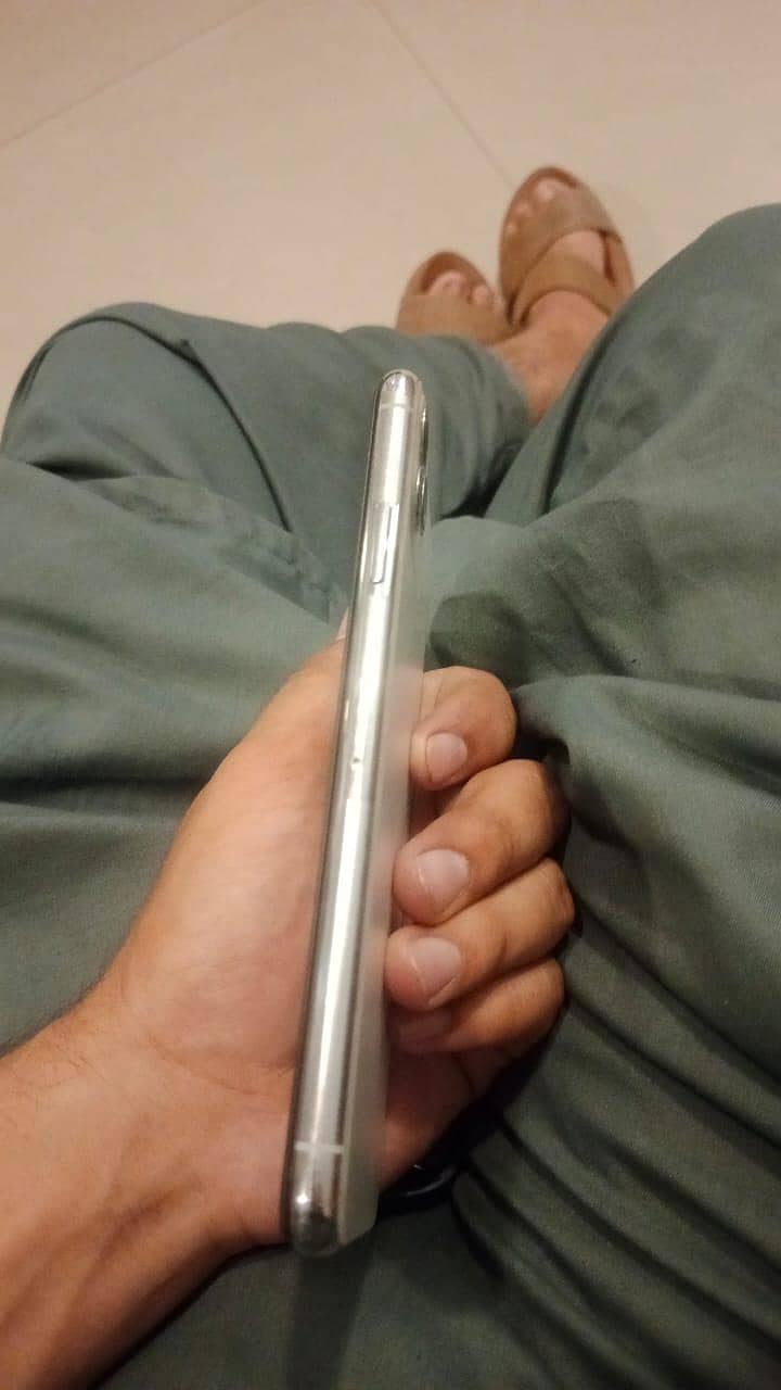 Apple iPhone 11 Pro Max 3