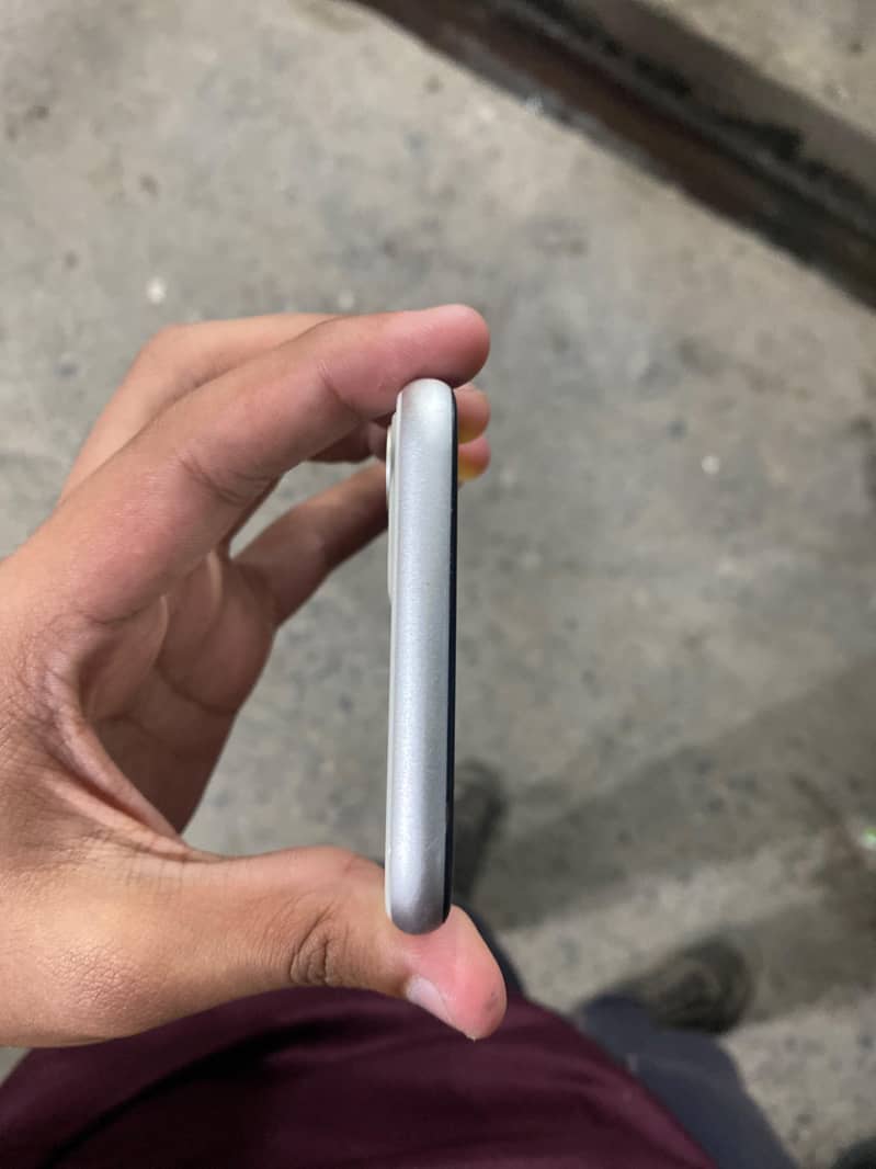 Apple iPhone 11 6