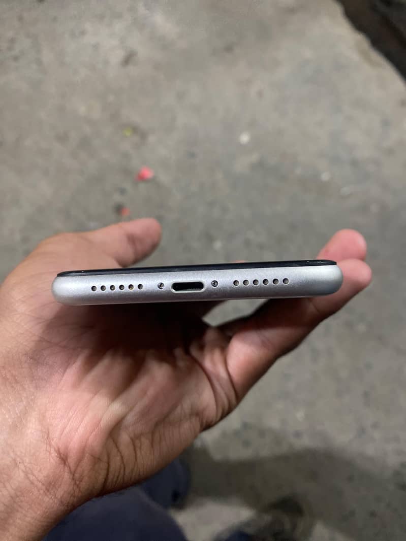 Apple iPhone 11 8