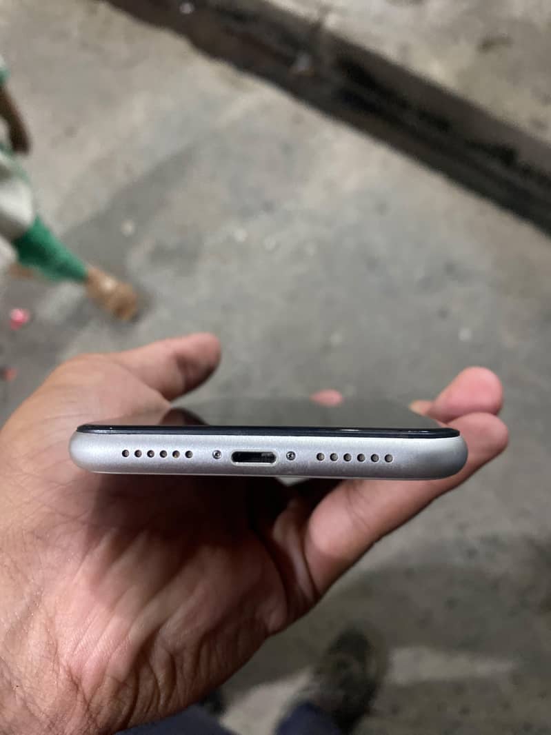 Apple iPhone 11 10