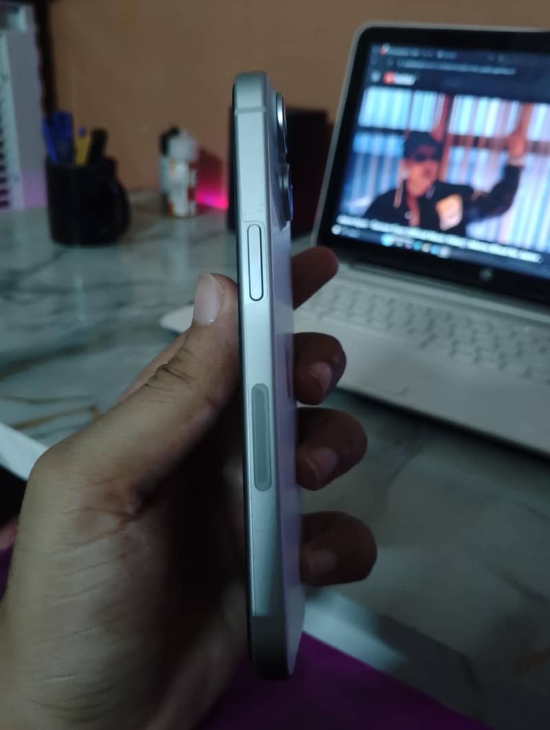 Apple iPhone 15 3