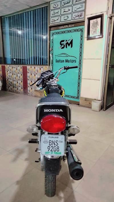 Honda 125 black colour  03377111214 1700 kilometre drive new