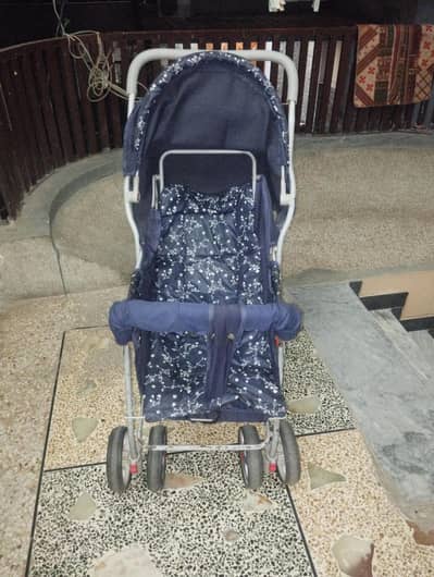 Foldable baby pram