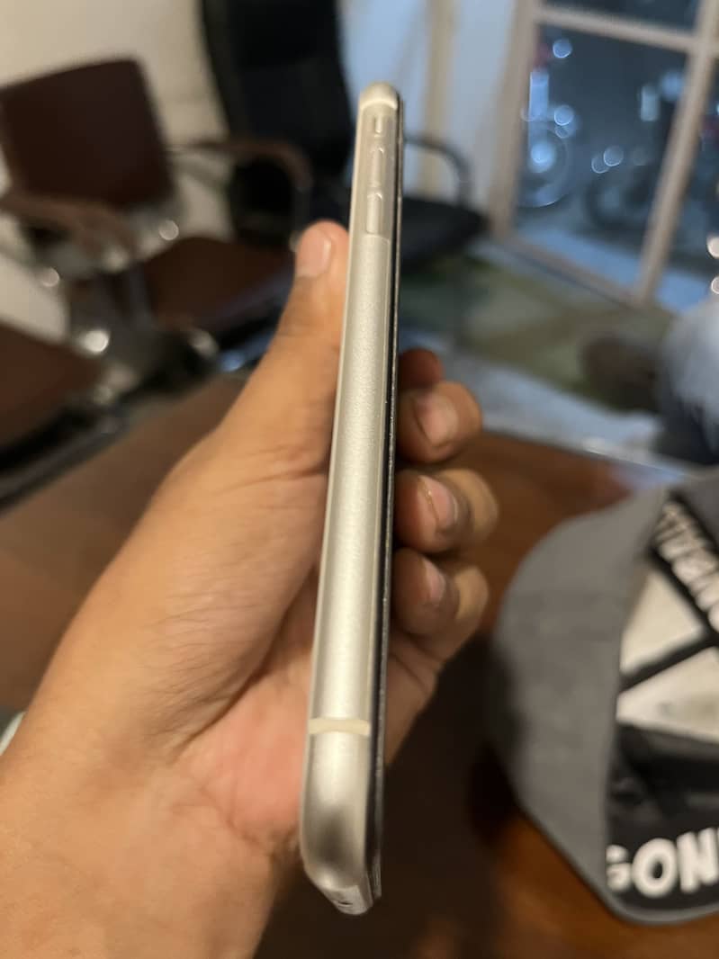 Apple iPhone 11 3