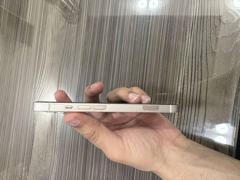 Apple iPhone 14 4