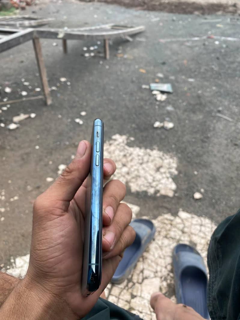Apple iPhone 11 Pro 3